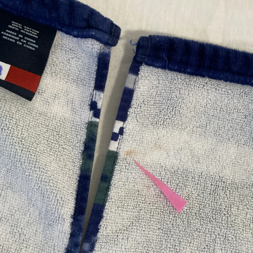 Tommy Hilfiger  Snowflake Patterned hand towels set